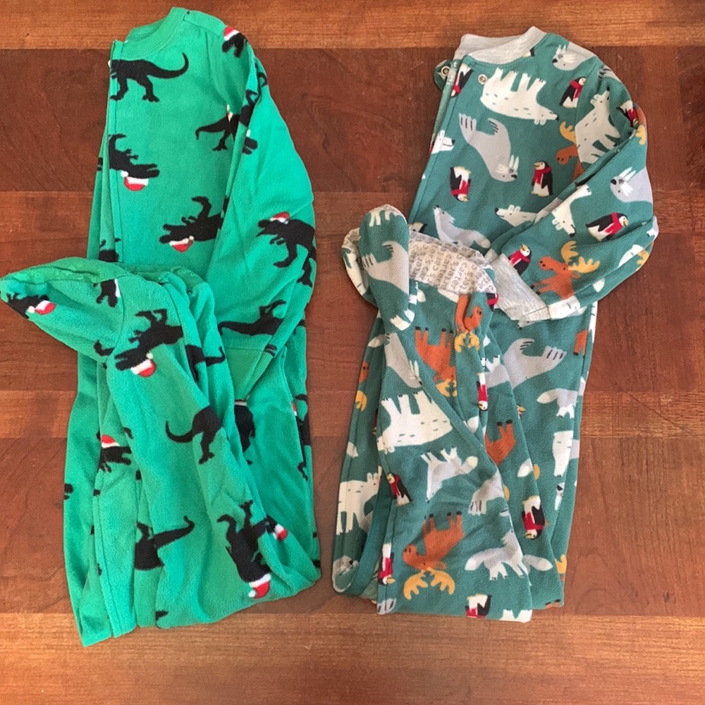 2 pairs footie pajamas